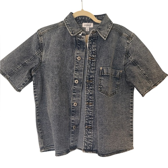 Evereve Tops - NWT EverEve Rachel denim Short Sleeve Shirt Size S